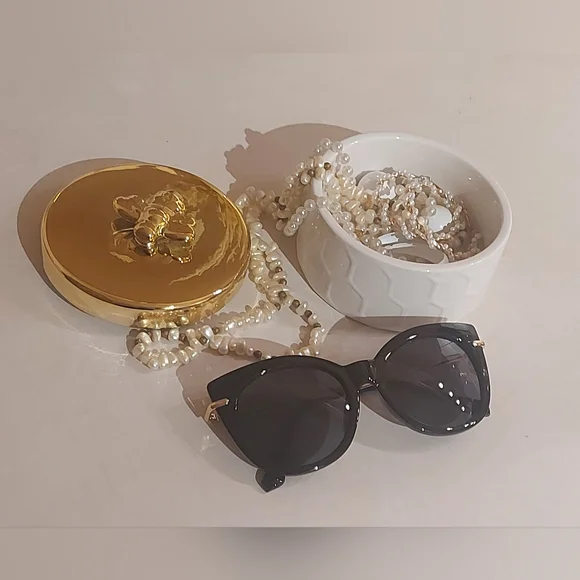 Black Cat Sunglasses w/ Gold Arms - Picture 3 of 4